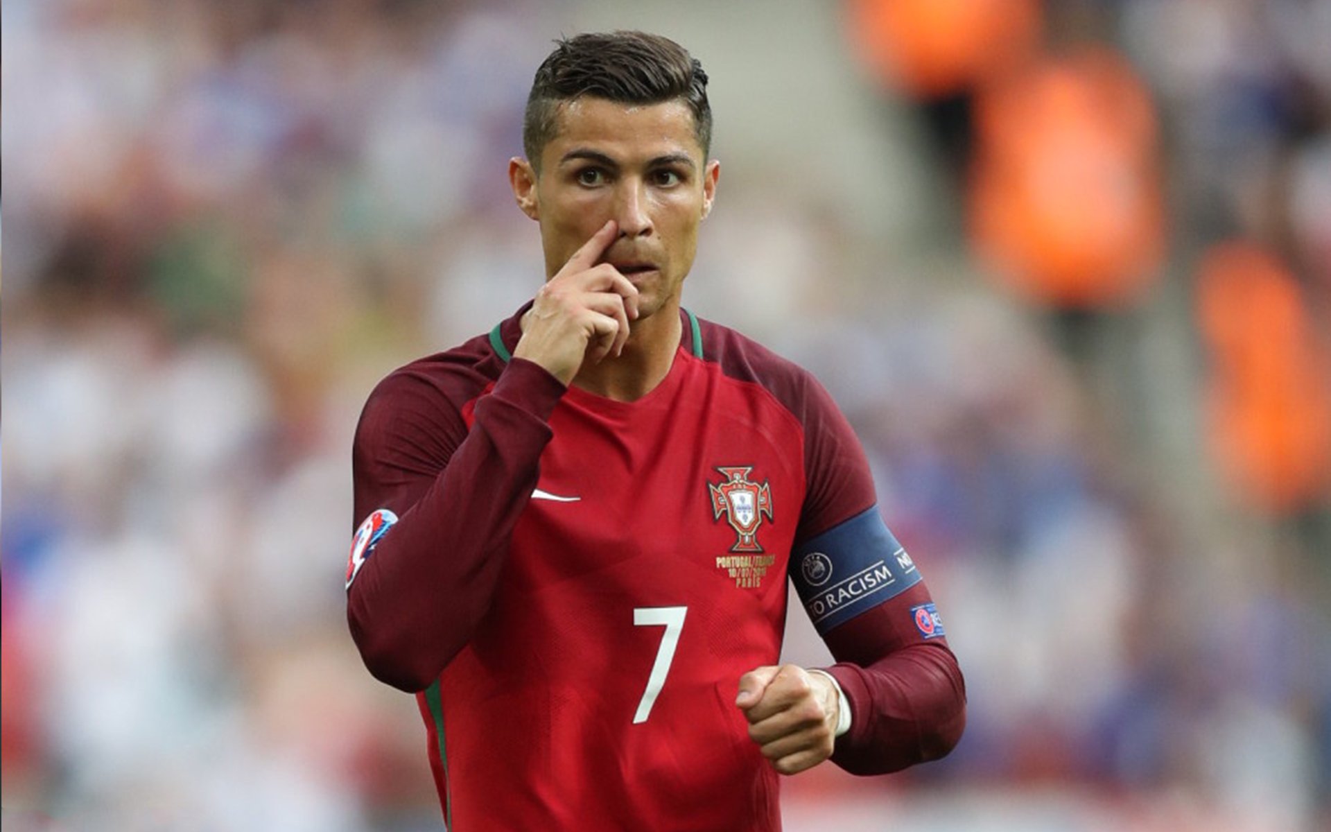 社区热议：球迷热爱的话题与观点争鸣，对球迷的热爱说说